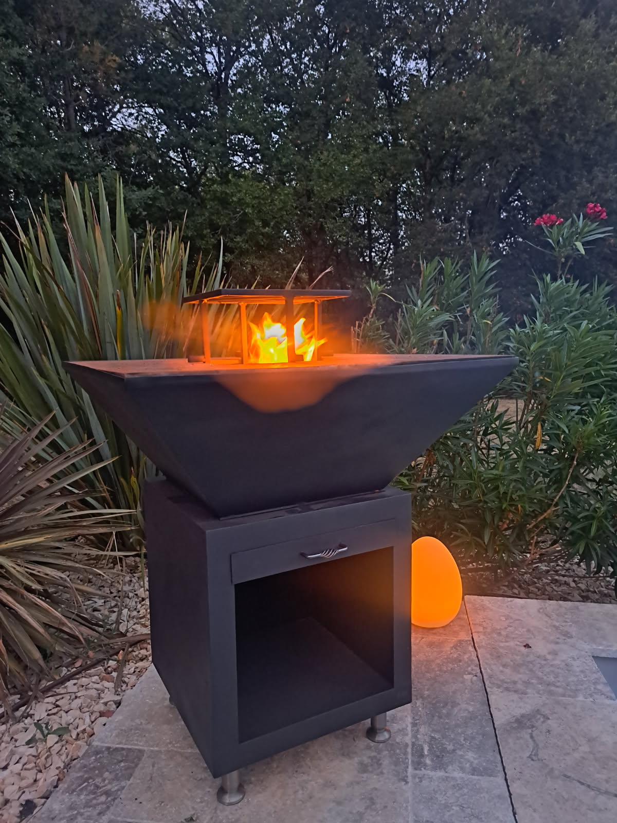 Brasero Le Prestige background